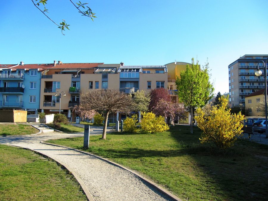 File:Kuřim, náměstí (3).jpg