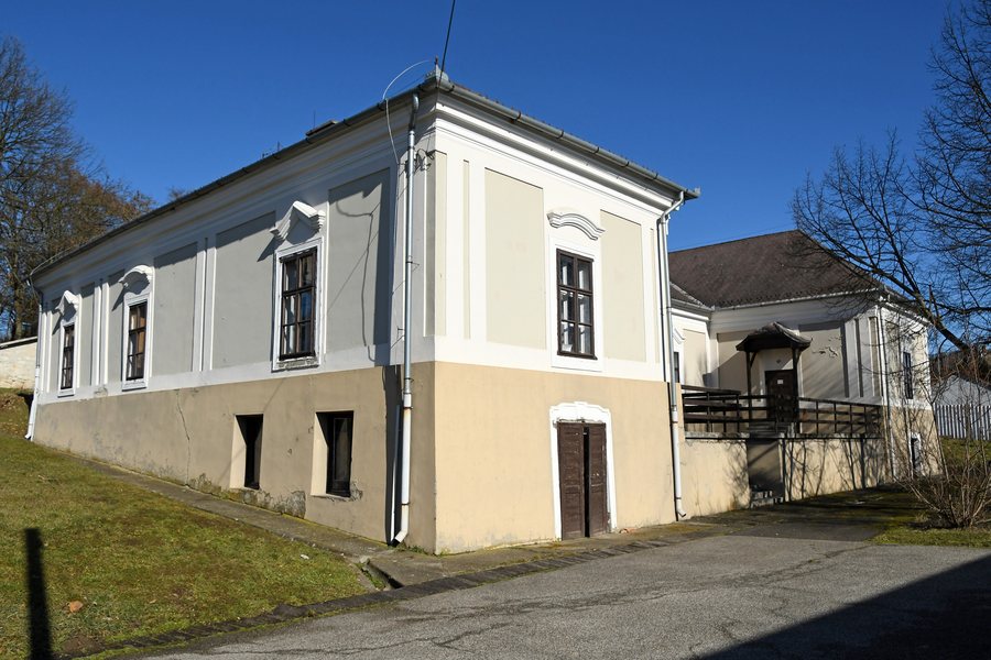 File:Vanyarc, Dessewfyy–Bánffy-kúria 2021 01.jpg