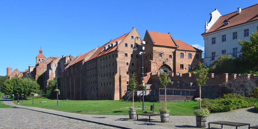 File:Grudziądz 2023 01 Water Gate Granaries.jpg