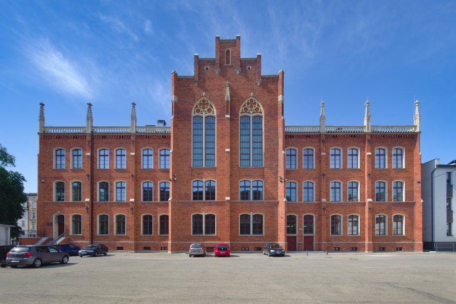 File:Bytom Moniuszki 17 back 2022.jpg