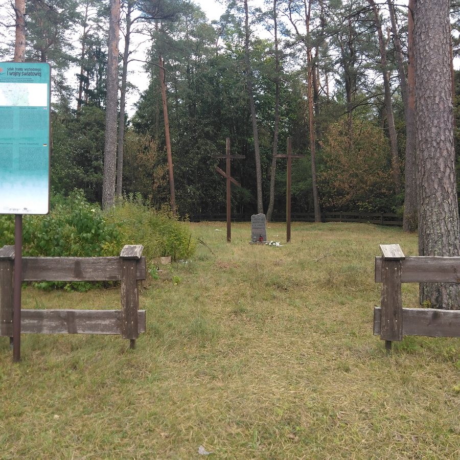 File:Cmentarz wojenny Płociczno-Osiedle w 2024 r.jpg