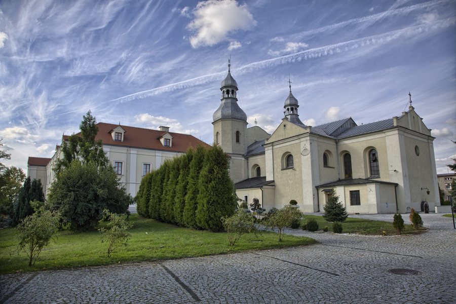 File:Zespół klasztorny Paulinów w Wieruszowie.jpg