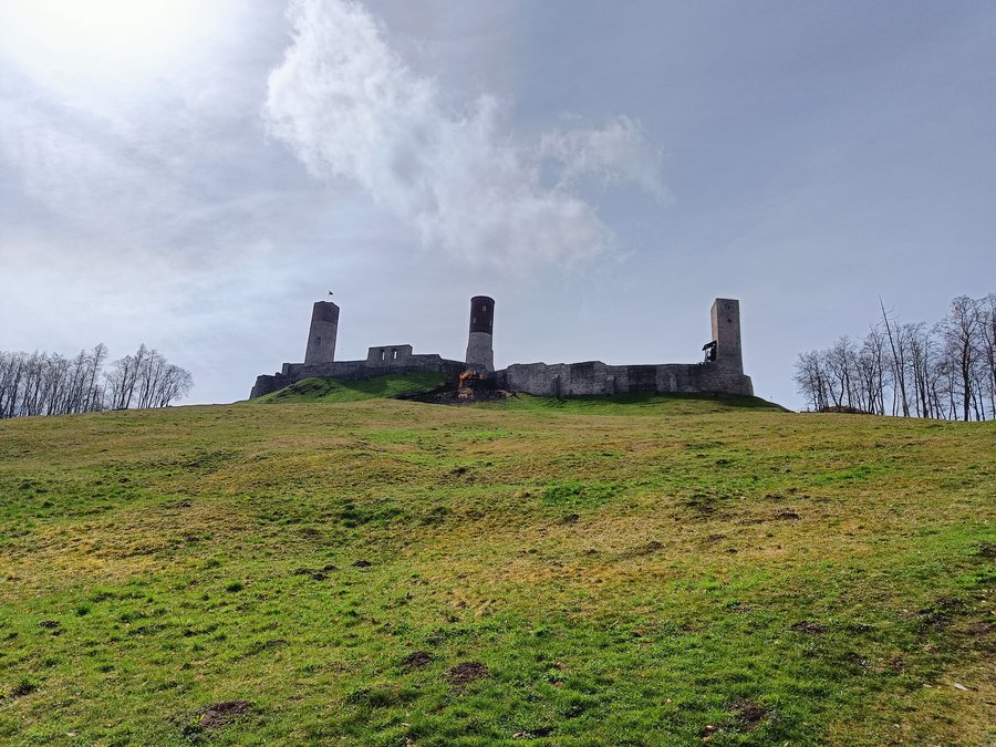 File:Chęciny Zamek 01.jpg