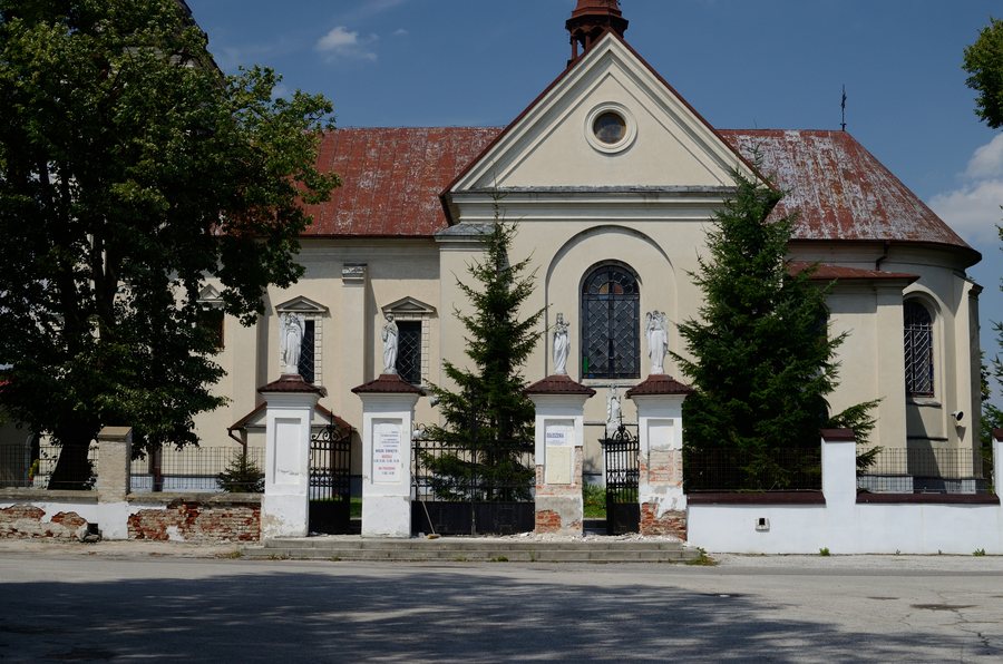 File:Stary Zamość - kościół.jpg