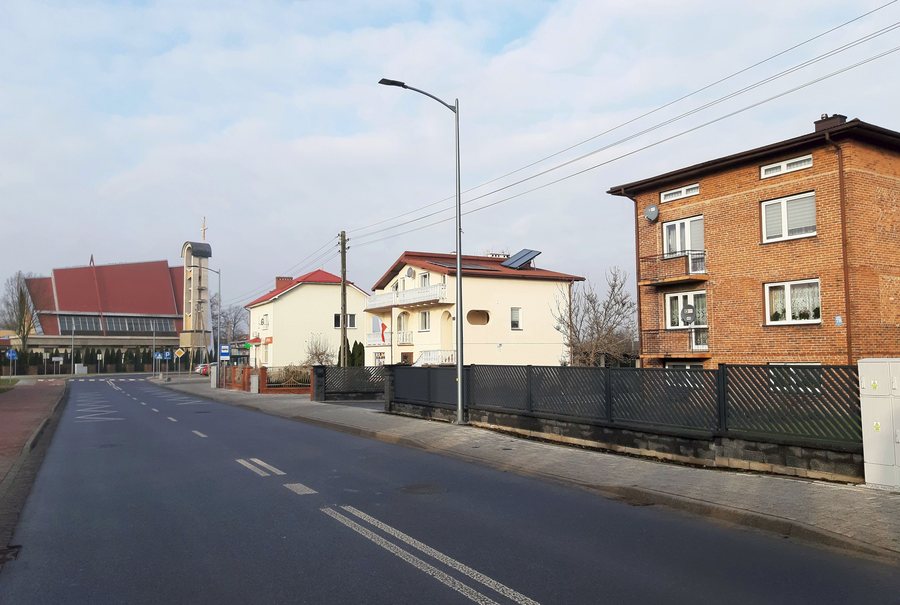 File:Kleszczów, ulica Główna. Foto 1.jpg