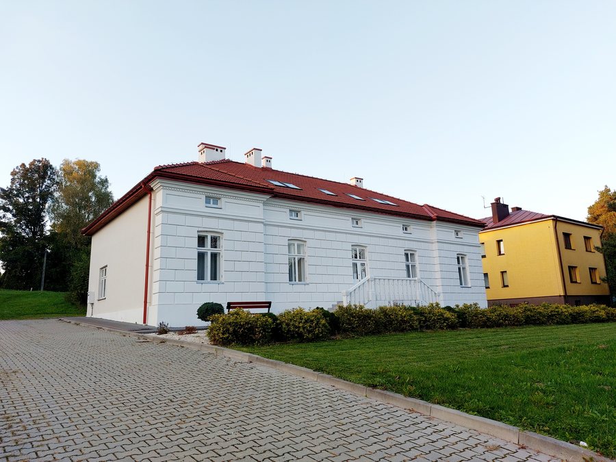File:Dawna plebania rzym.-kat. w Kraczkowej.jpg