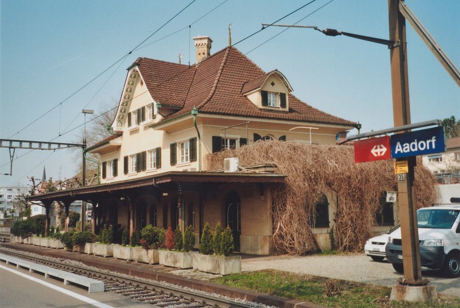 File:SBB Historic - F 122 00001 003 - Aadorf Stationsgebäude Bahnseite.jpg