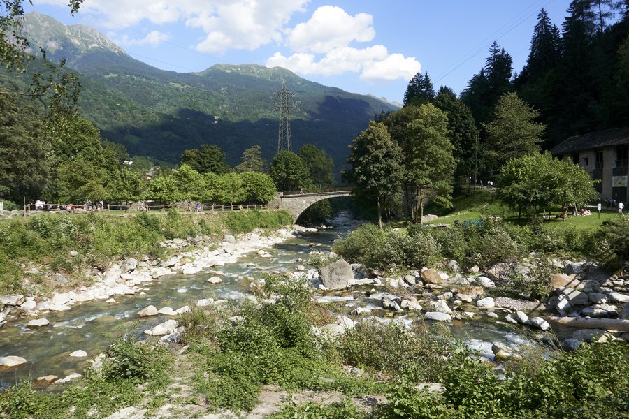 File:Cascata Piumogna 02.jpg
