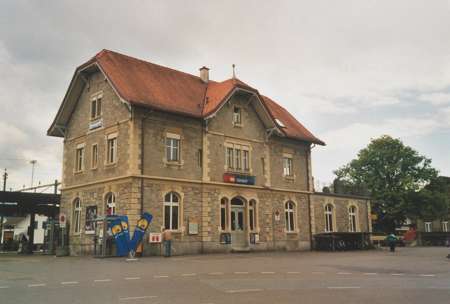 Uznach Stationsgebäude, Strassenseite