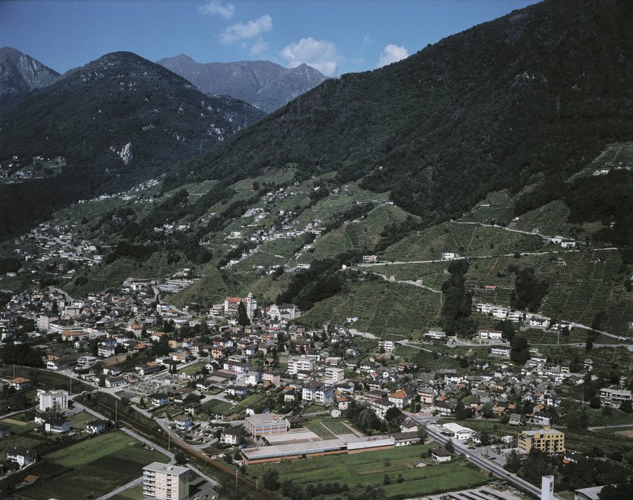 File:ETH-BIB LBS L1-771493 Gordola 060977.jpg