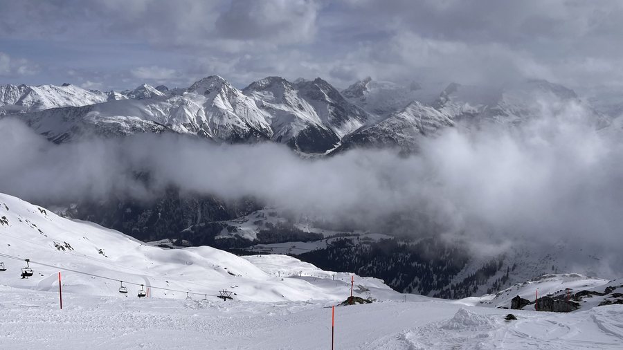 File:Disentis Skipisten.jpg