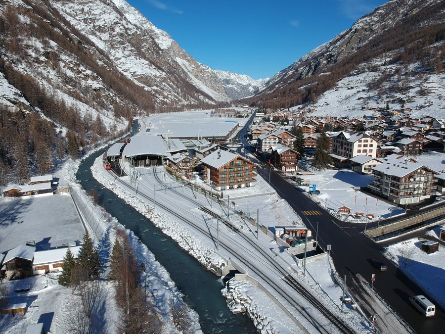 File:Täsch-aerial-1.jpg