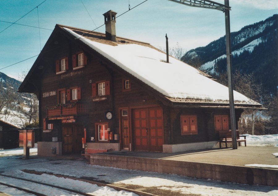 St Peter-Molinis RhB station building with goods shed