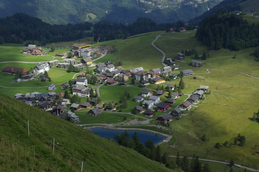 File:Stoos Dorf.jpg