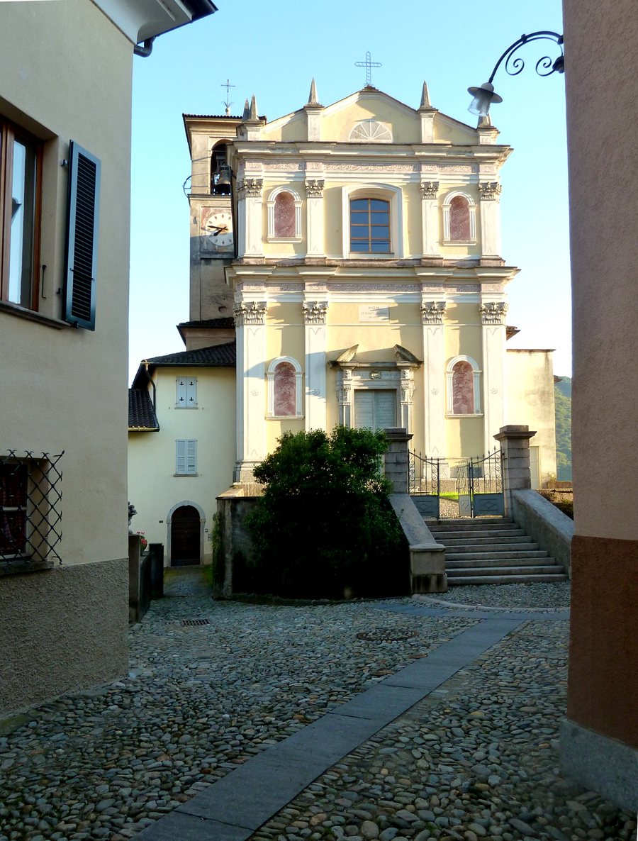 File:Tresa - frazione Castelrotto - chiesa di San Nazzaro - facciata.jpg
