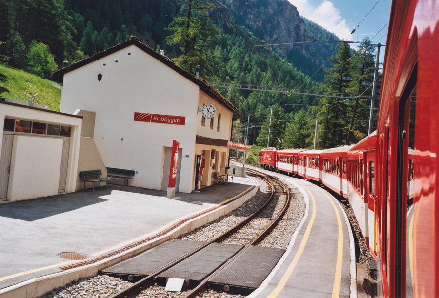 Herbriggen MGB station building, track side