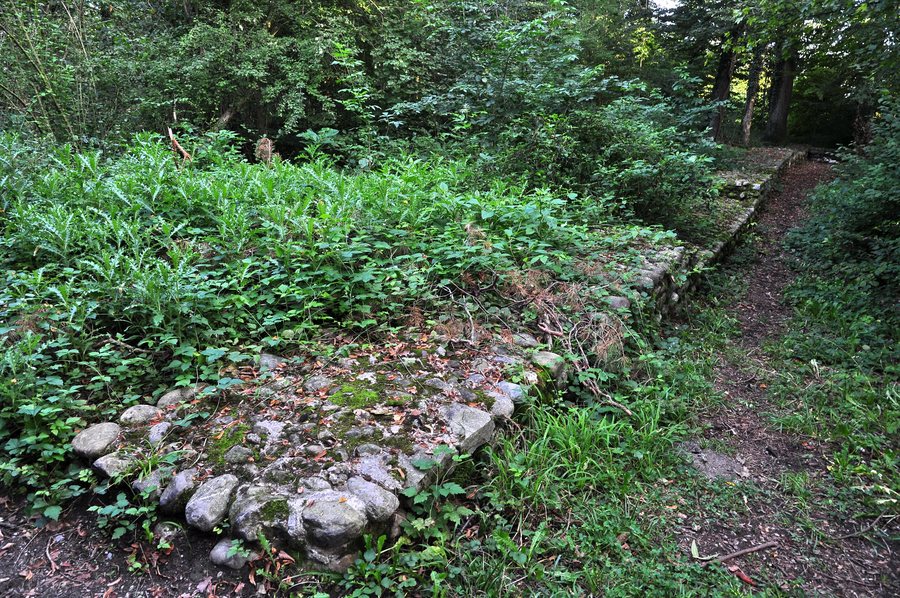 File:Unterengstringen - Glanzenberg, mittelalterliche Wüstung 2011-09-06 18-32-44.JPG