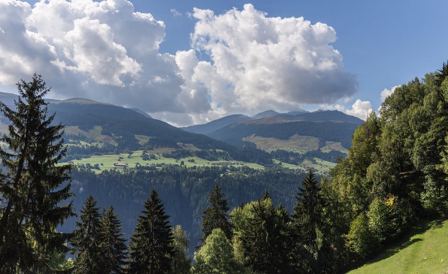 Panoramaweg between Waltensburg/Vuorz and Breil/Brigels