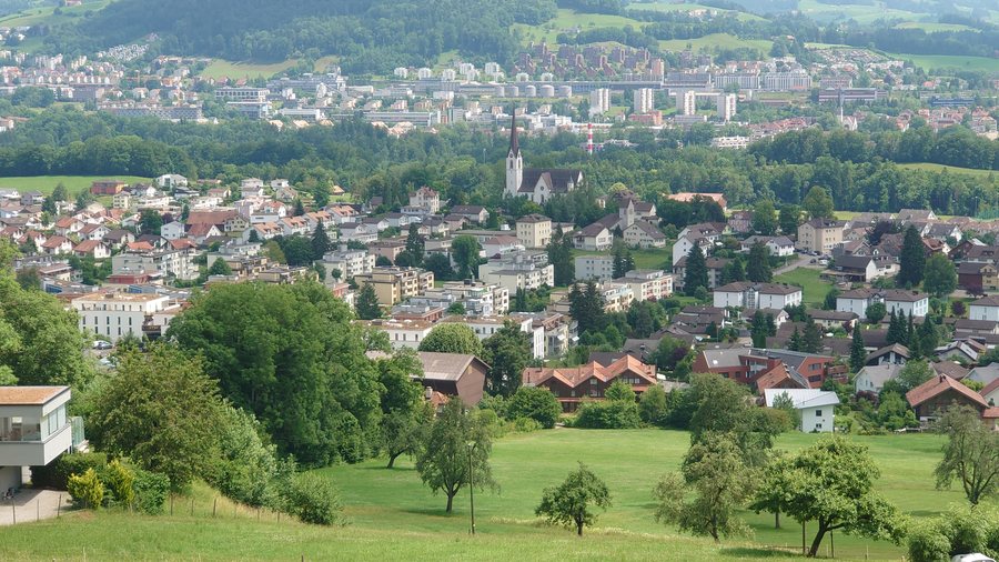 File:Abtwil mit St. Gallen im Hintergrund.jpg
