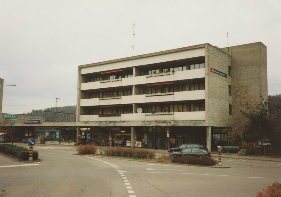 Killwangen-Spreitenbach railway station building, street side