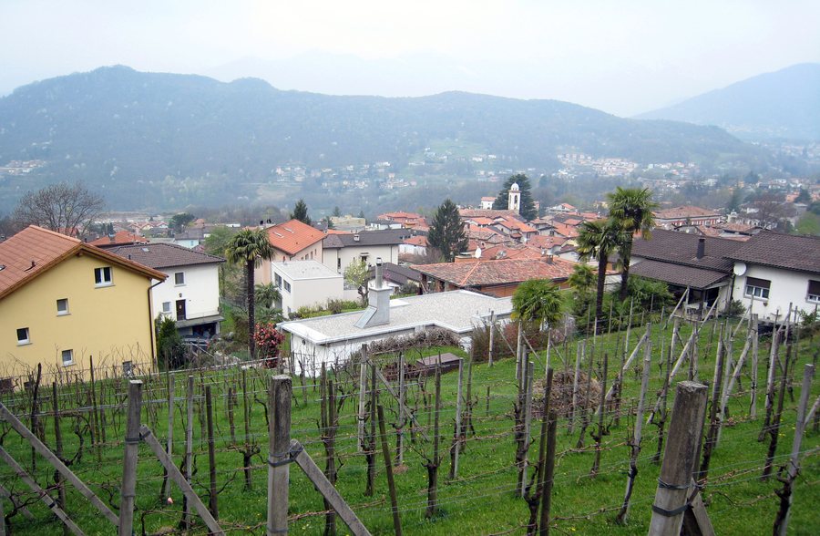 File:Cadro April 2009.jpg