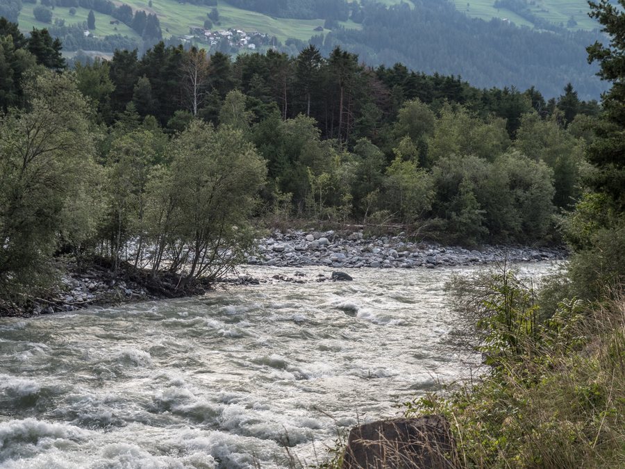 File:Albula Flussmündung in den Hinterrhein, Fürstenau GR – Thusis GR 20190817-jag9889.jpg