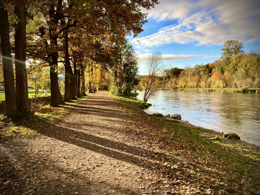 File:Glanzenberg cycle path.jpg