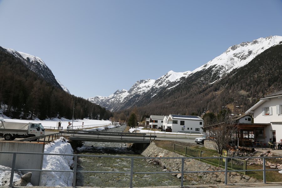 File:Incoming Beverin creek in Bever.jpg