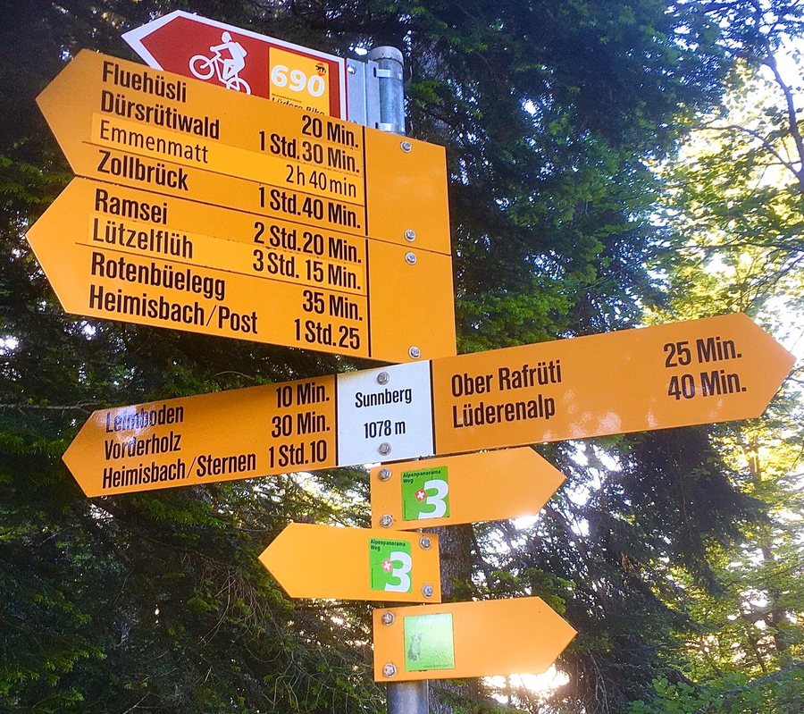 File:Wanderwegweiser Oberfrittenbach Sunnberg.jpg