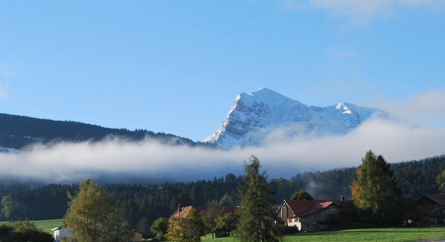File:Vuadens, Gruyère, Suisse.jpg