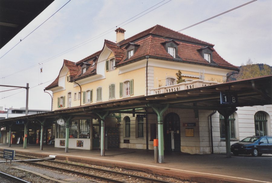 File:SBB Historic - F 122 01169 008 - Wattwil Stationsgebaeude Bahnseite.jpg
