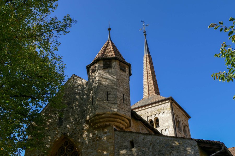 File:Romainmôtier-Envy, abbatiale 01.jpg