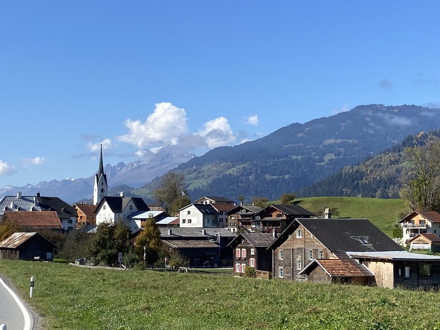 File:Valendas Blick von Norden.jpg
