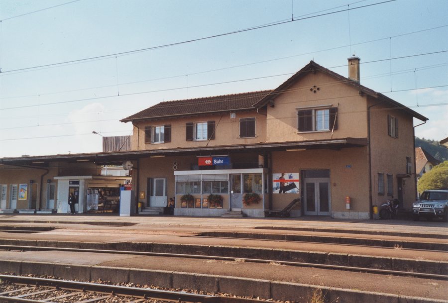 Suhr station building, railway side