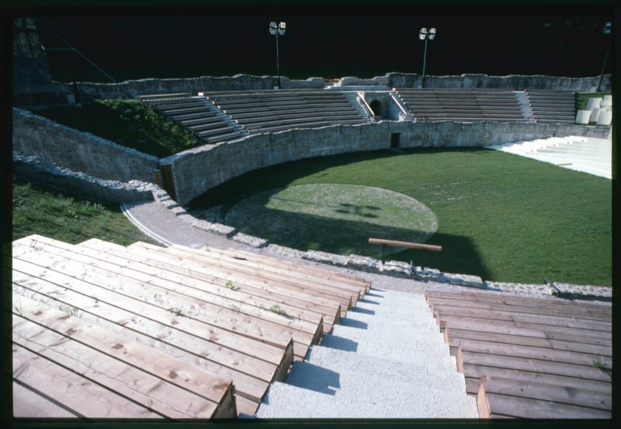File:Martigny. Dettaglio dell'interno dell'anfiteatro.jpg