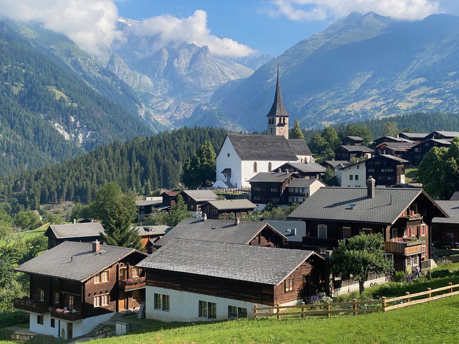 File:Ernen. Fieschertal view.jpg