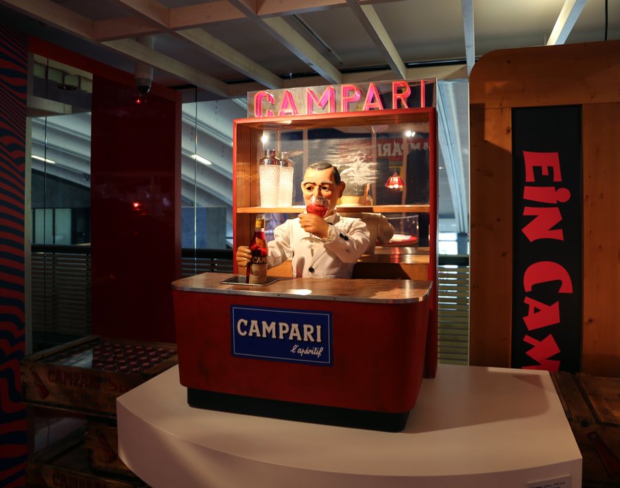 File:Automa barman, dallo stabilimento campari di viganello (lugano), 1950 ca.jpg