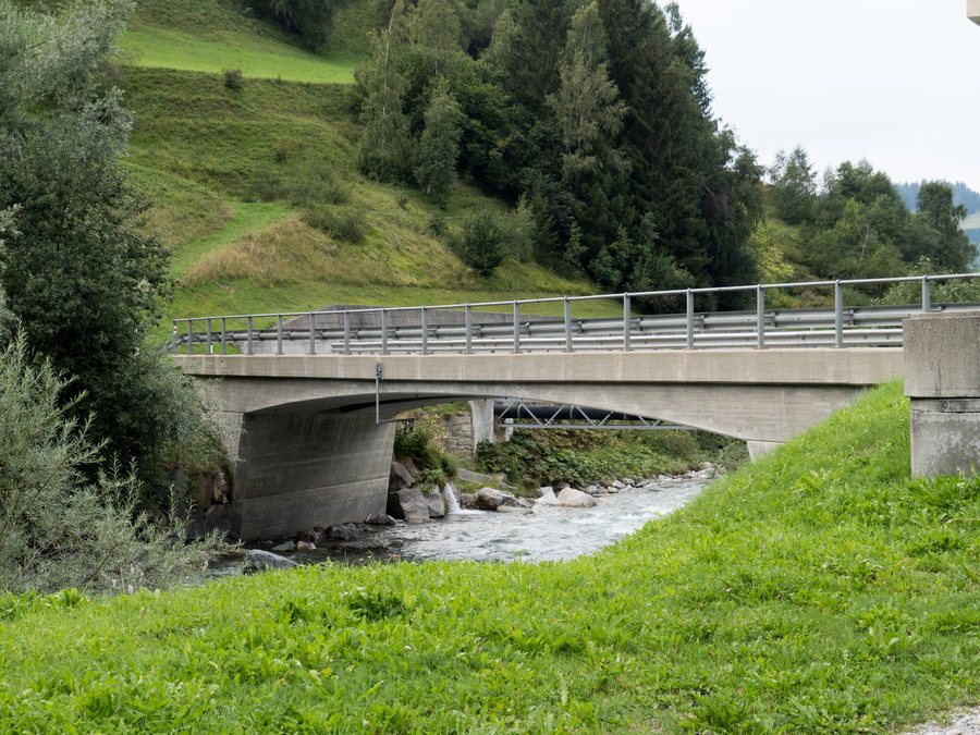 File:Cunterstrasse Brücke über die Julia, Cunter GR 20190828-jag9889.jpg