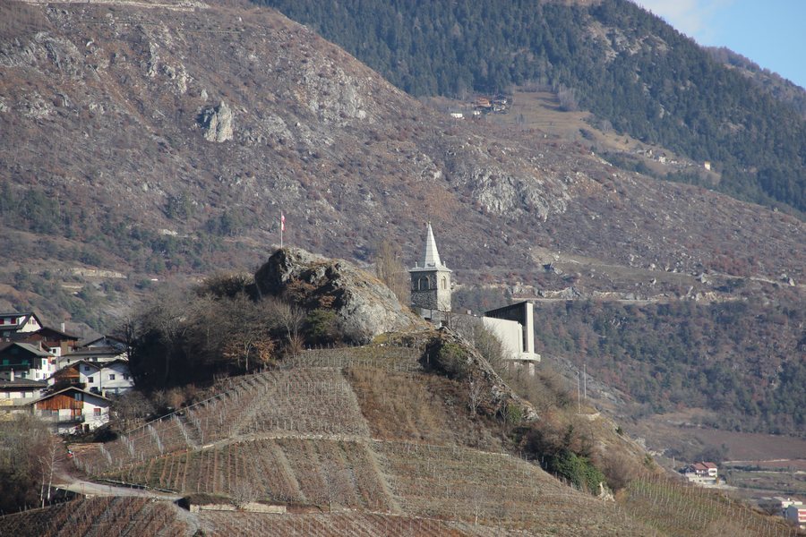 File:Church Varen 20 12 2014.jpg