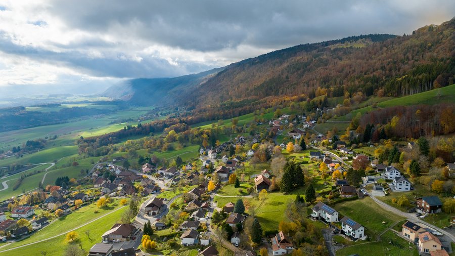 File:Villars-Burquin.jpg