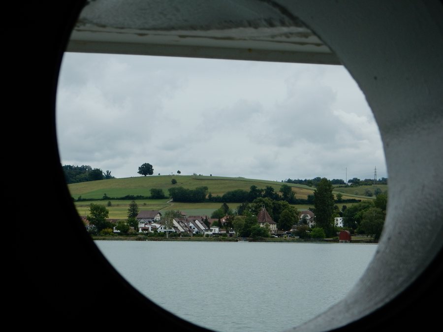 File:Muntelier von See aus gesehen.jpg