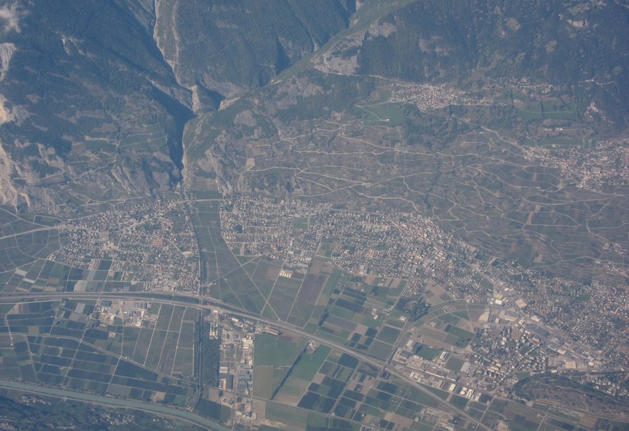 Aerial photograph of Ardon and Vétroz