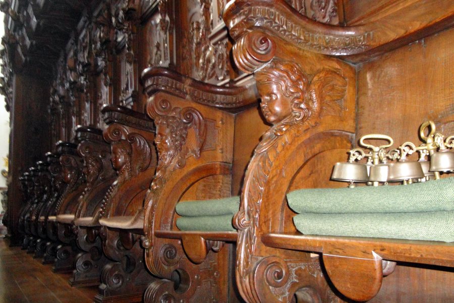 File:Stiftskirche Beromünster DSC04724.jpg