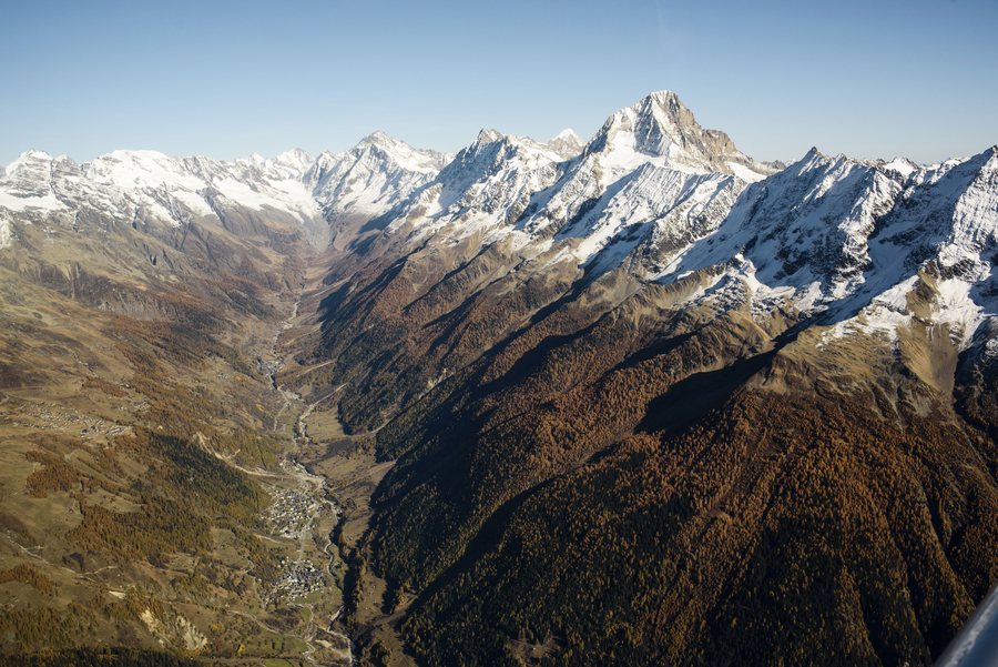 File:Ferden, Suisse (Unsplash).jpg