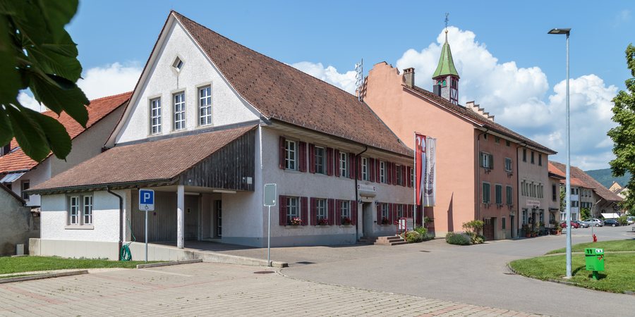 File:Gächlingen SH mit Gemeindehaus (2018).jpg