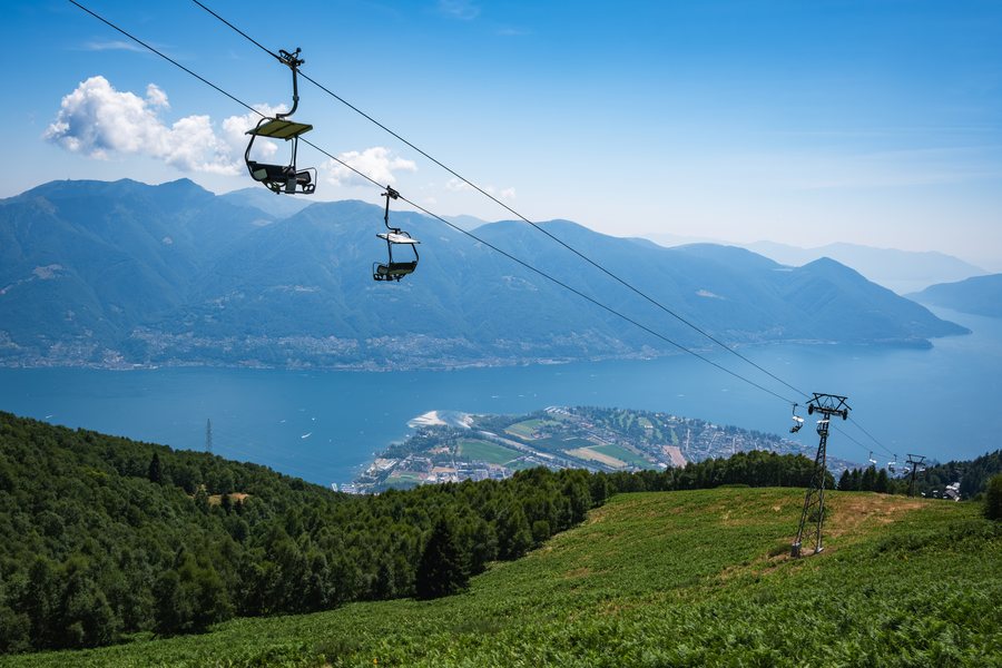 File:Cardada-Cimetta chairlift, Avegno, Ticino.jpg