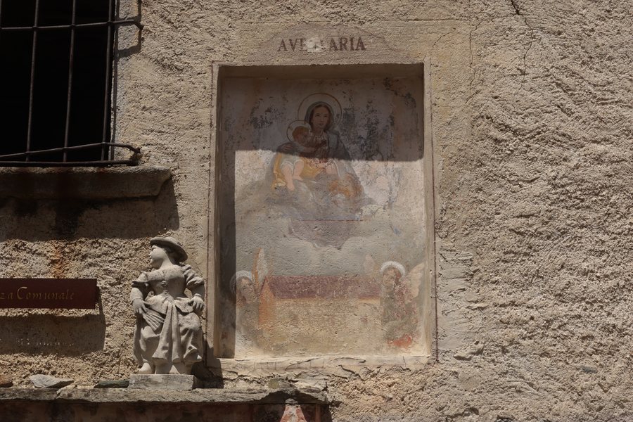 File:Agra Affresco Madonna con Bambino.jpg