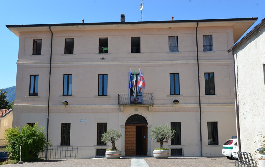 File:Pettenasco municipio.jpg