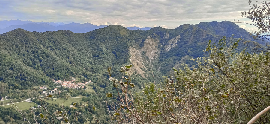 File:Monti Nudo La Teggia Pizzoni da Poggio Vararo.png