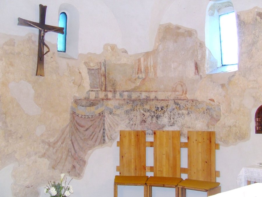 File:Cserkút szentély freskó.JPG